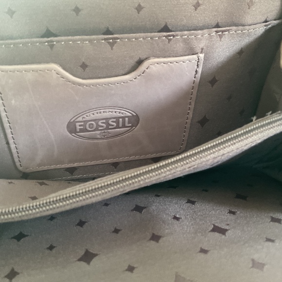 FOSSIL MUTED LAVENDER STAMPED LEATHER CLUTCH “EUC” - Picture 7 of 16